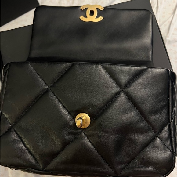 Used Chanel 19 Handbag - Black - Picture 2 of 10
